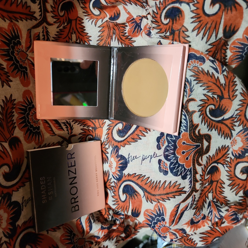 Shades of Shan Bronzer in Walnut Shade